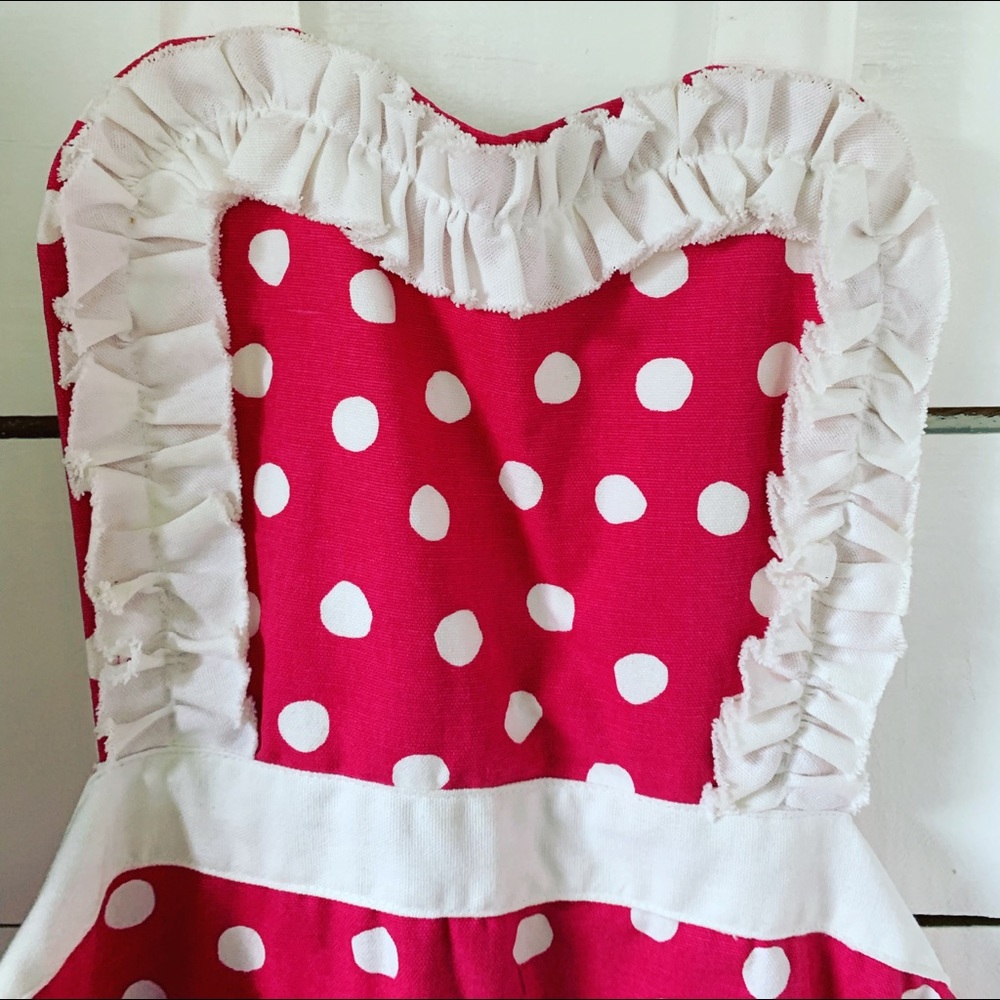 Minnie Mouse inspired apron! Sweet addition to your kitchen!